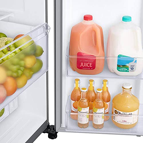 Refrigerator with 21.5 inch Touch-Screen Family Hub